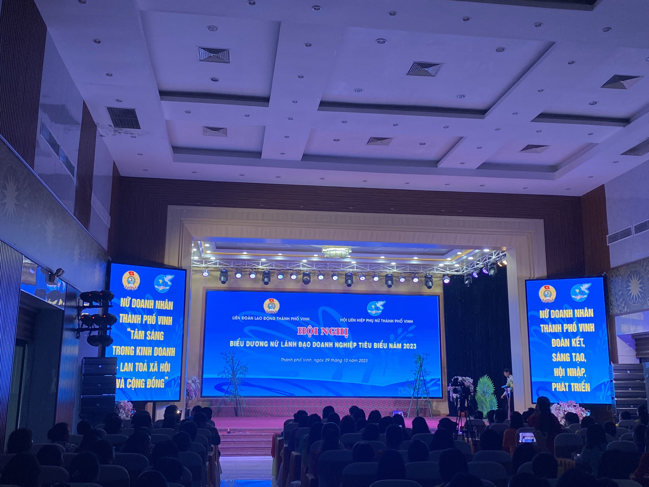 Hội Nghị Biểu Dương Nữ Lãnh Đạo Doanh Nghiệp Tiêu Biểu Năm 2023