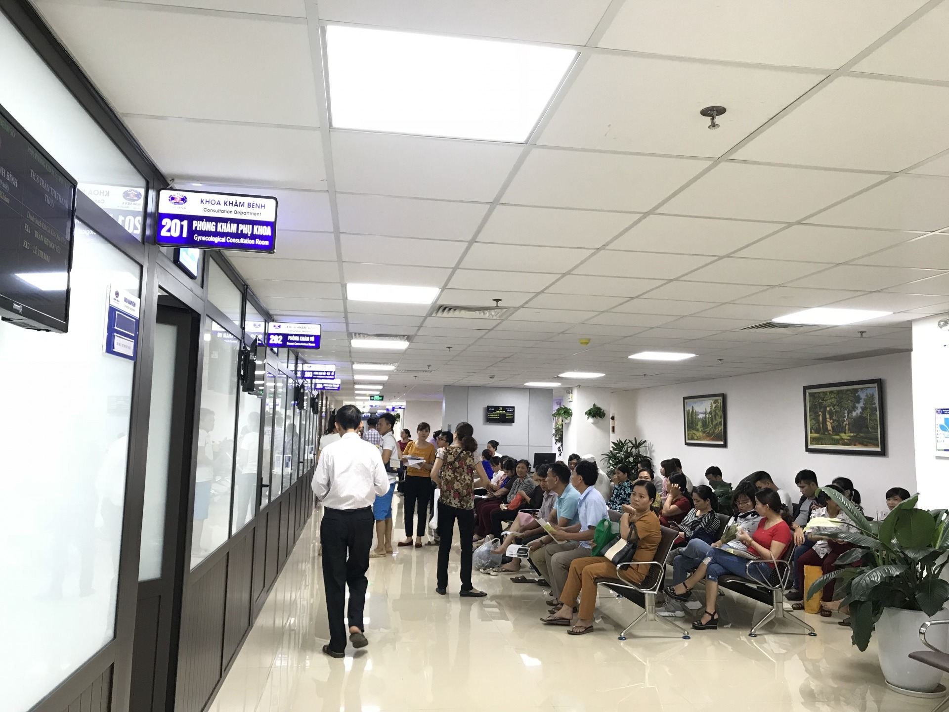 Bệnh Viện Đông Người