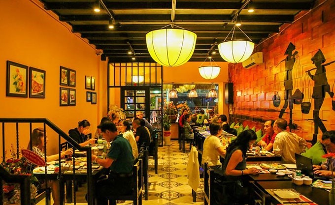 Nhà hàng đông khách